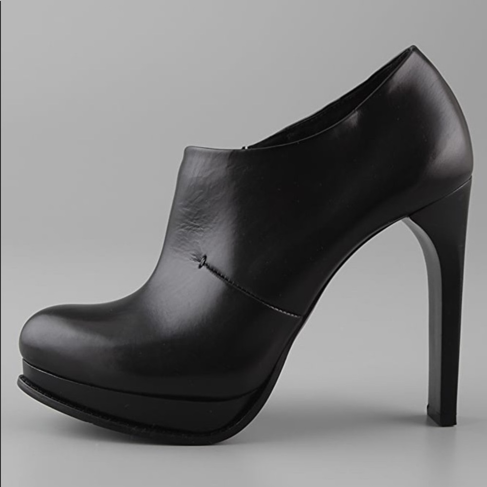 CoSTUME NATIONAL black Platform booties